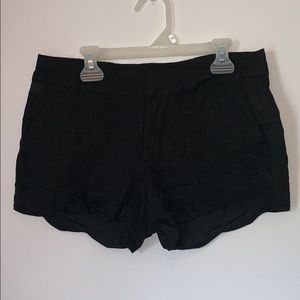 Scalloped linen shorts